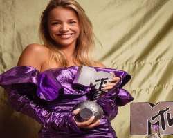 She won the MTV EMA Award in November 2020.